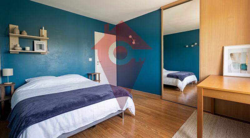 Maison - 263 m² - 10 pièces