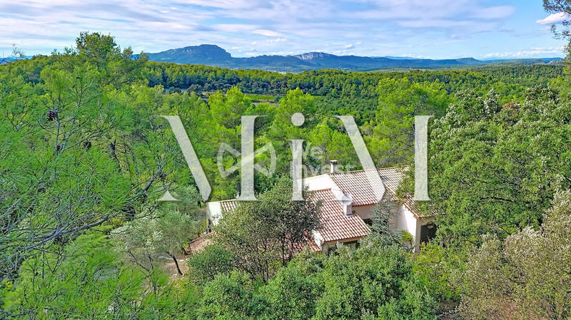 Villa - 230 m² - 10 pièces