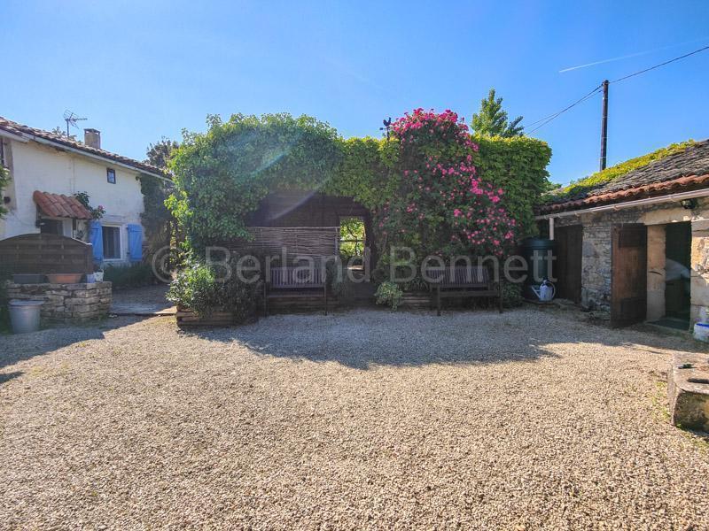 Maison en pierre - 211 m² - 9 pièces