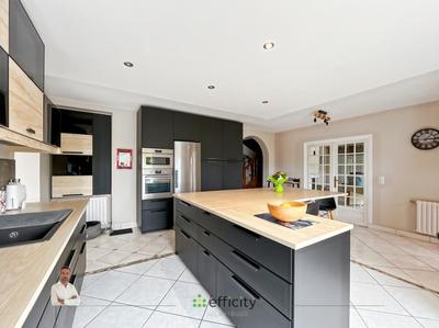 Villa - 206 m² - 9 pièces