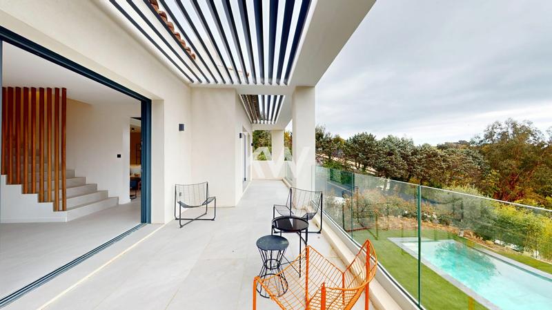 Maison - 208 m² - 6 pièces