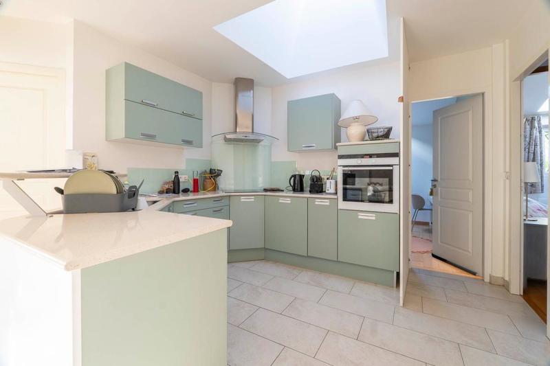 Maison - 240 m² - 6 pièces