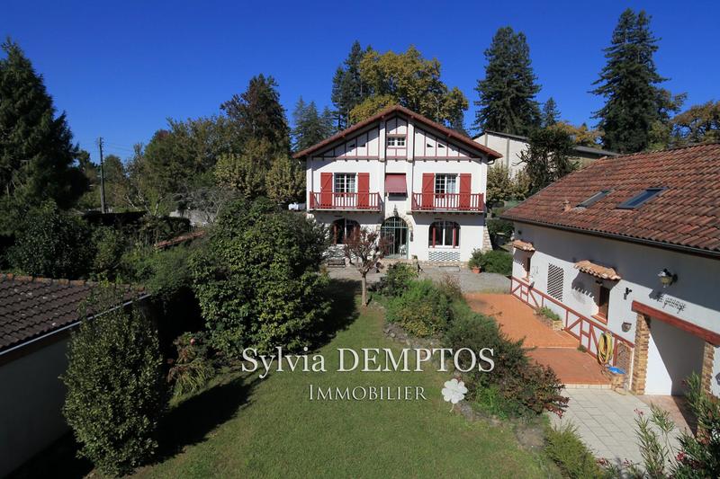 Maison - 273 m² - 12 pièces
