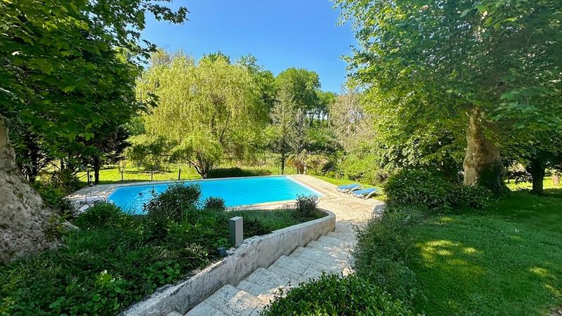 Propriété - 162 m² - 8 pièces