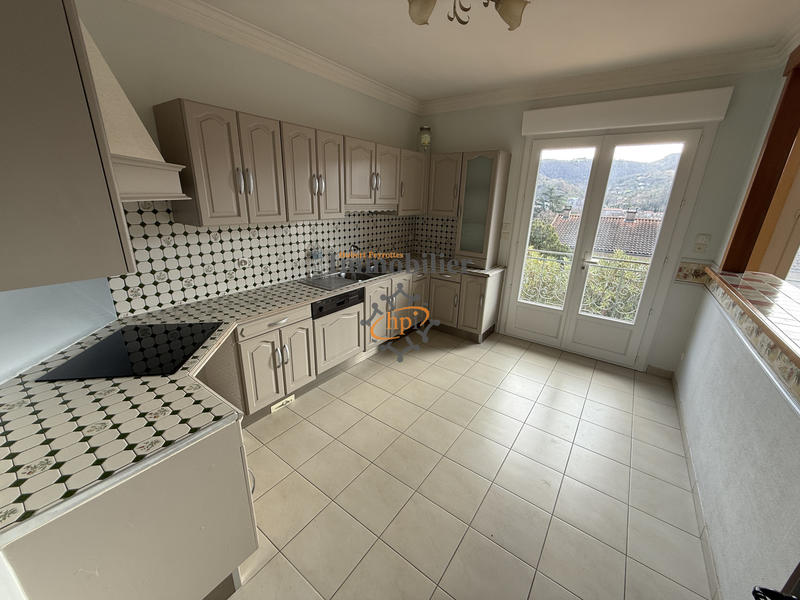 Maison - 185 m² - 7 pièces