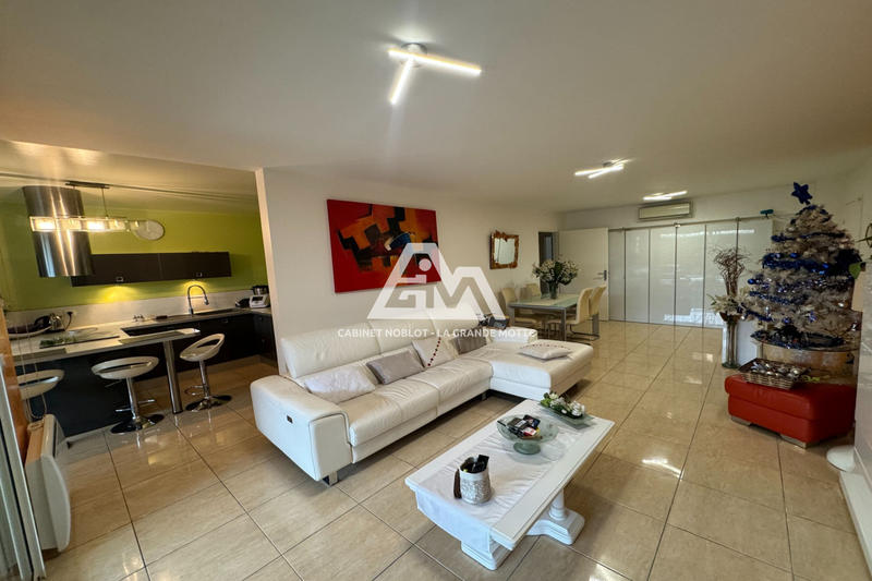 Appartement - 82 m² - 3 pièces