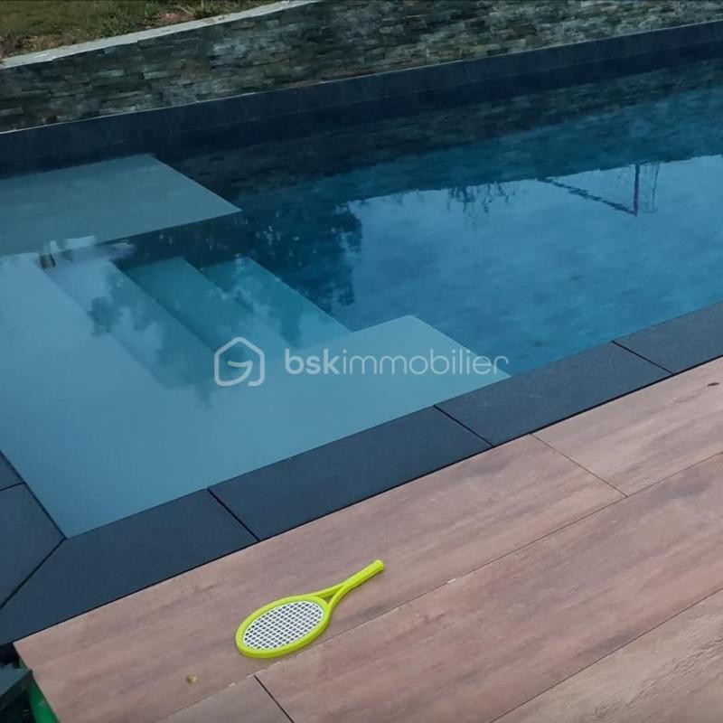 Maison - 281 m² - 5 pièces