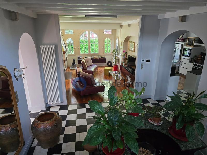 Maison - 207 m² - 6 pièces