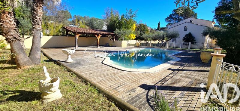 Maison - 186 m² - 7 pièces