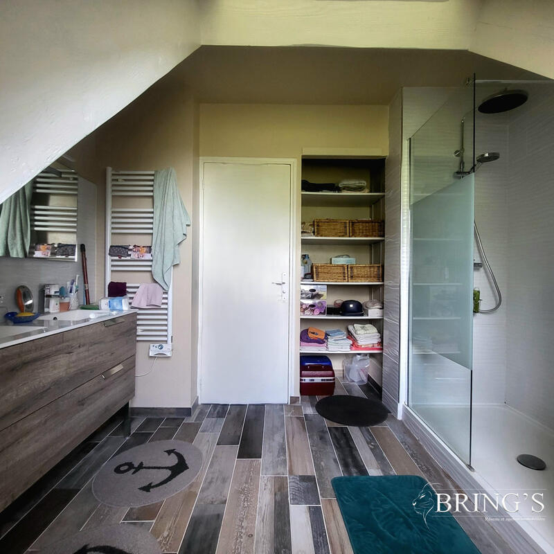 Maison traditionnelle - 146 m² - 8 pièces