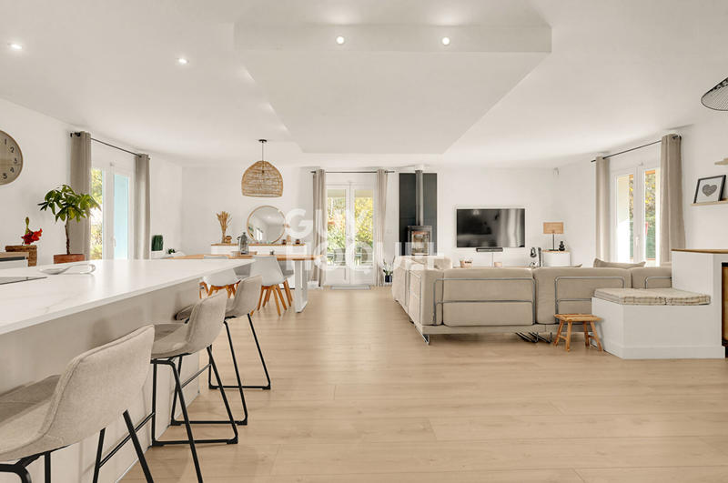 Maison - 143 m² - 6 pièces