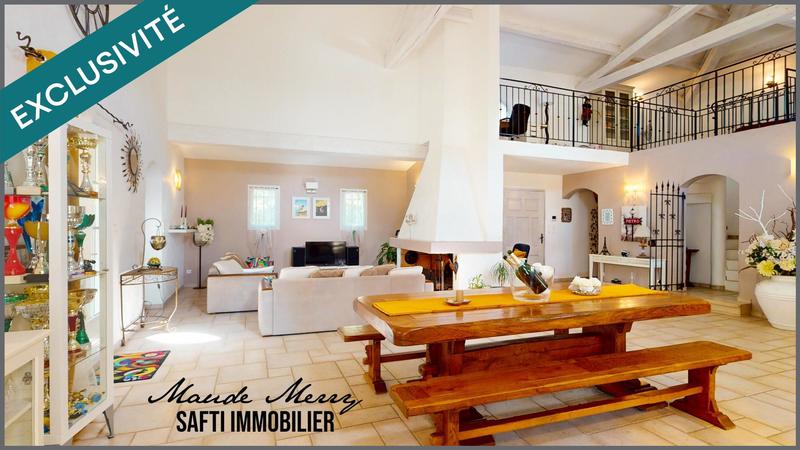 Maison - 230 m² - 6 pièces