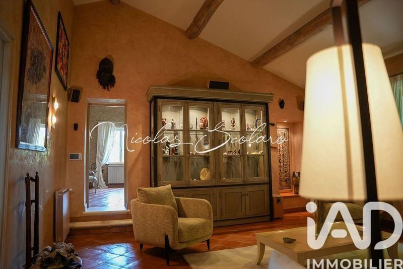 Maison - 310 m² - 8 pièces