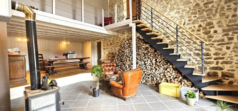 Maison - 240 m² - 6 pièces