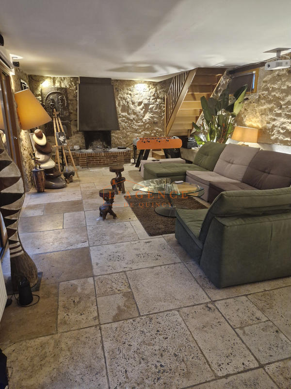 Propriété - 361 m² - 12 pièces