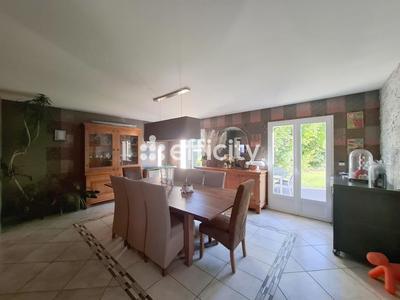 Maison - 185 m² - 10 pièces