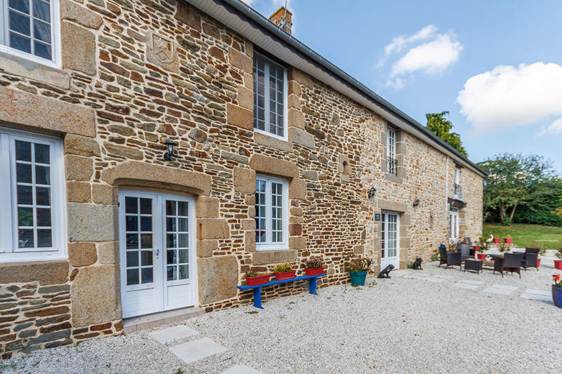 Maison - 330 m² - 8 pièces