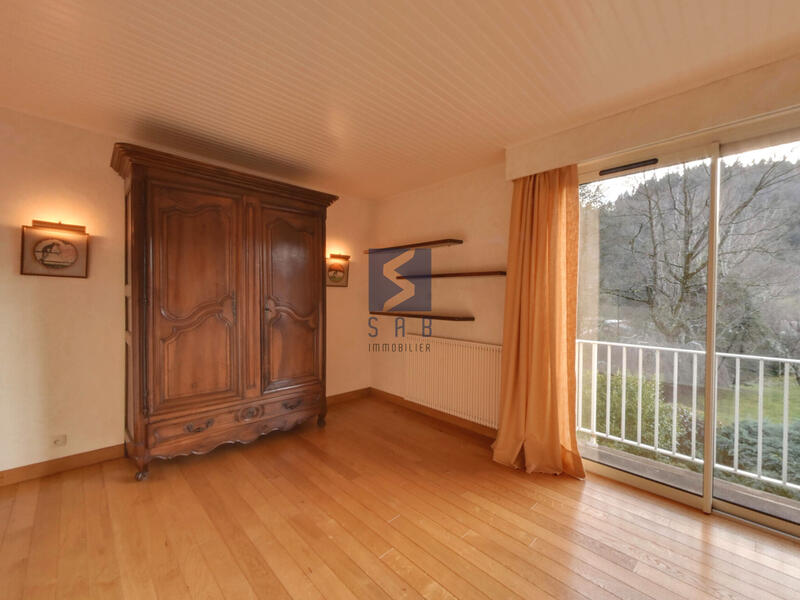 Maison - 328 m² - 11 pièces