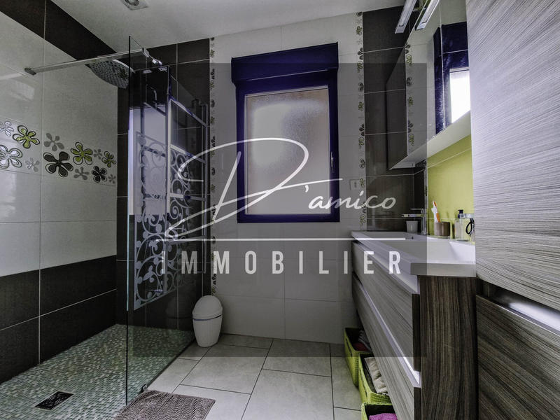 Maison - 214 m² - 10 pièces