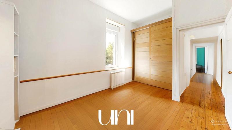 Maison - 415 m² - 16 pièces