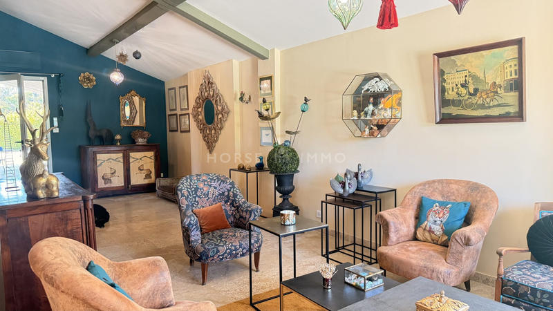 Maison - 220 m² - 7 pièces