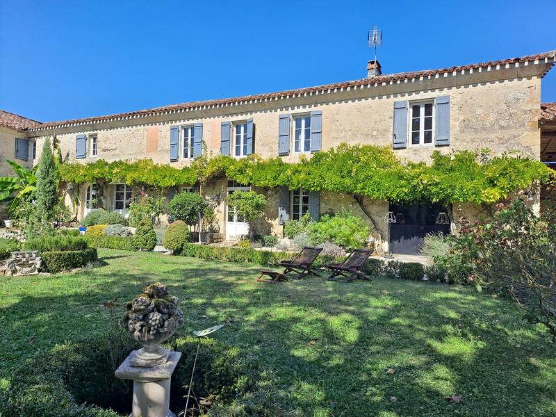 Maison - 654 m² - 16 pièces