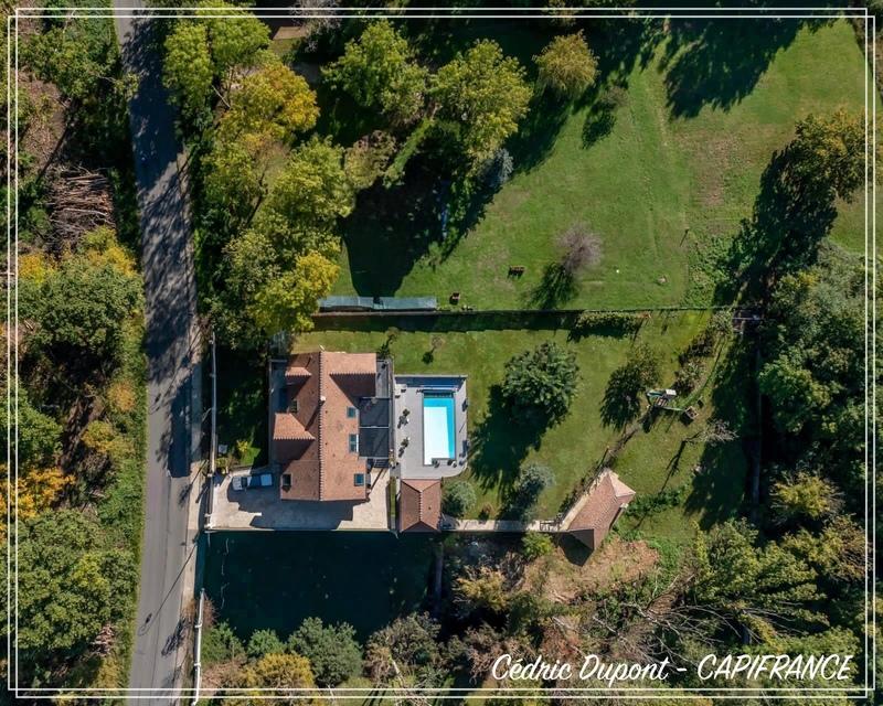 Maison - 285 m² - 8 pièces