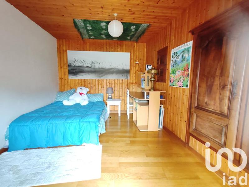 Maison - 239 m² - 9 pièces