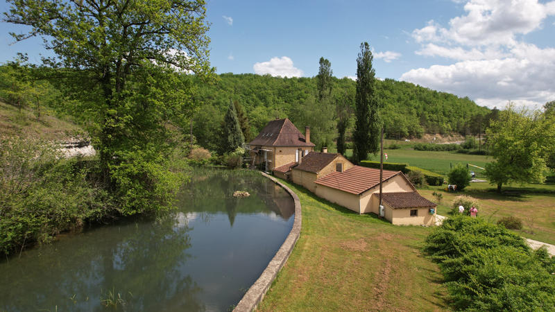 Maison - 279 m² - 9 pièces