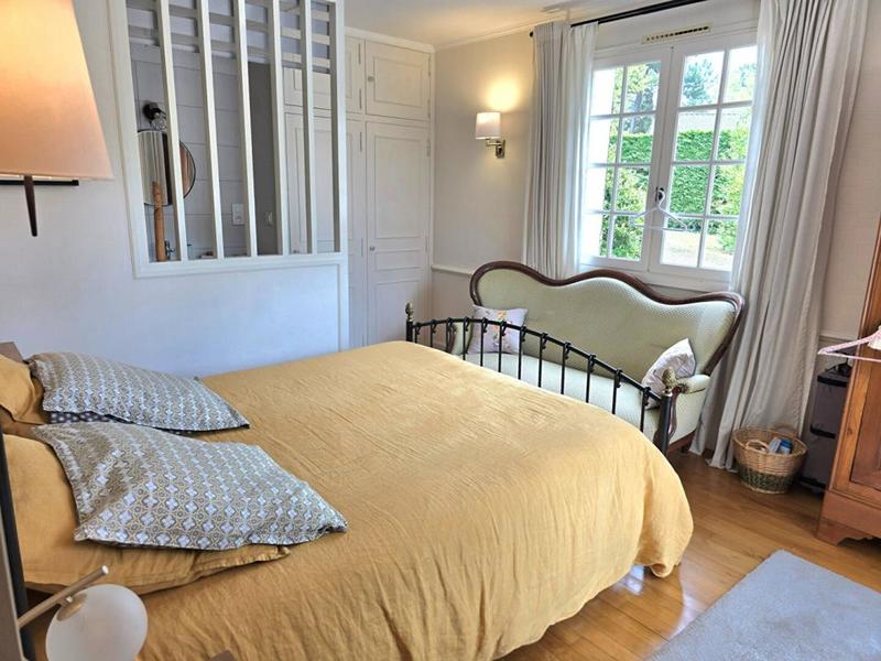 Maison - 220 m² - 8 pièces