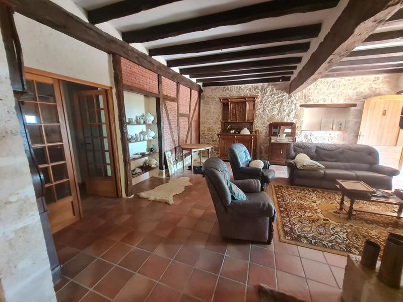 Maison - 204 m² - 7 pièces