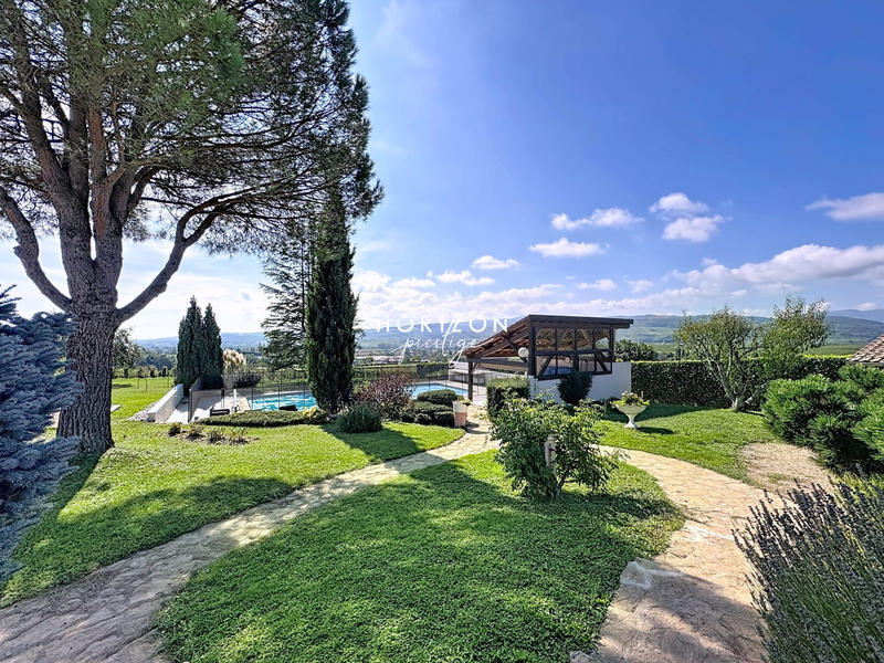 Villa - 262 m² - 10 pièces