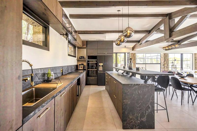 Maison - 300 m² - 7 pièces