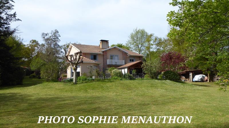 Maison - 350 m² - 8 pièces