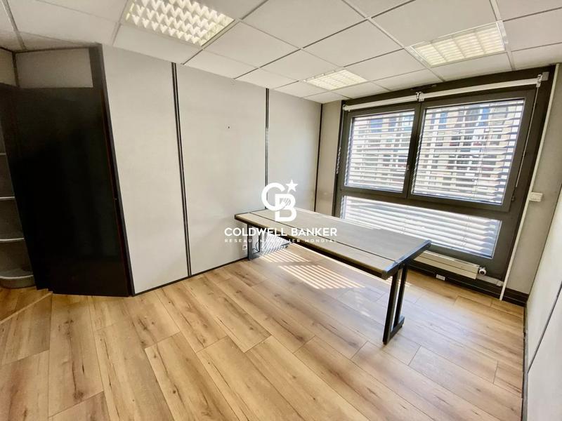 Bureau - 91 m² - 1 pièce