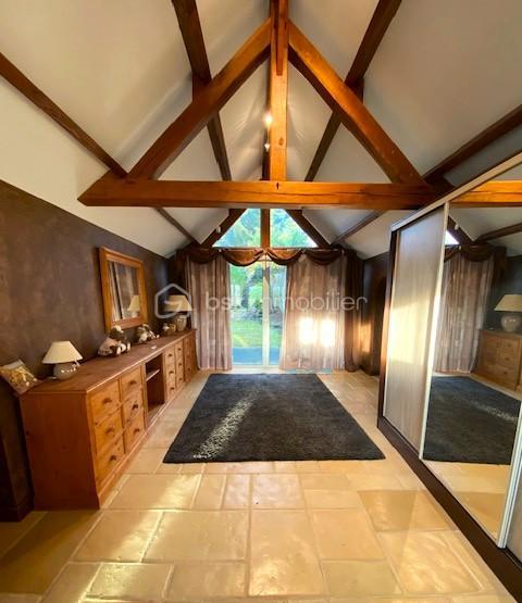 Propriété - 368 m² - 11 pièces