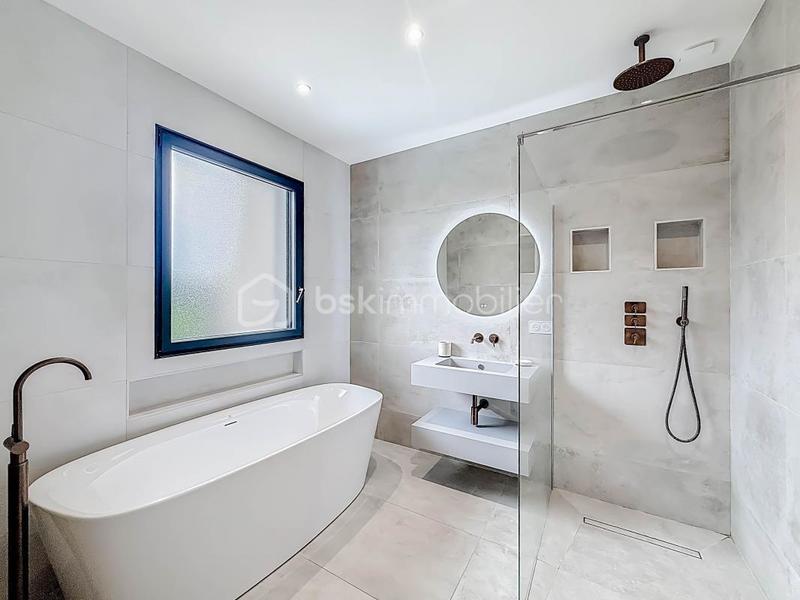 Maison - 213 m² - 6 pièces