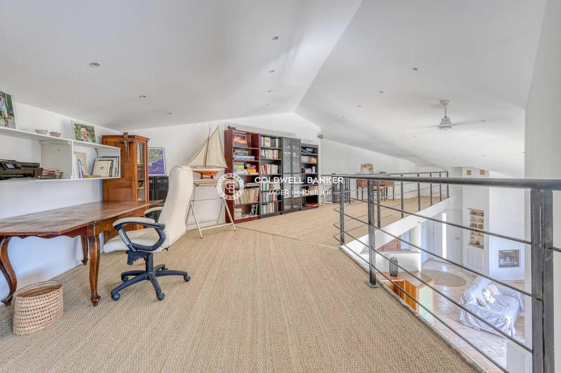 Villa - 300 m² - 8 pièces