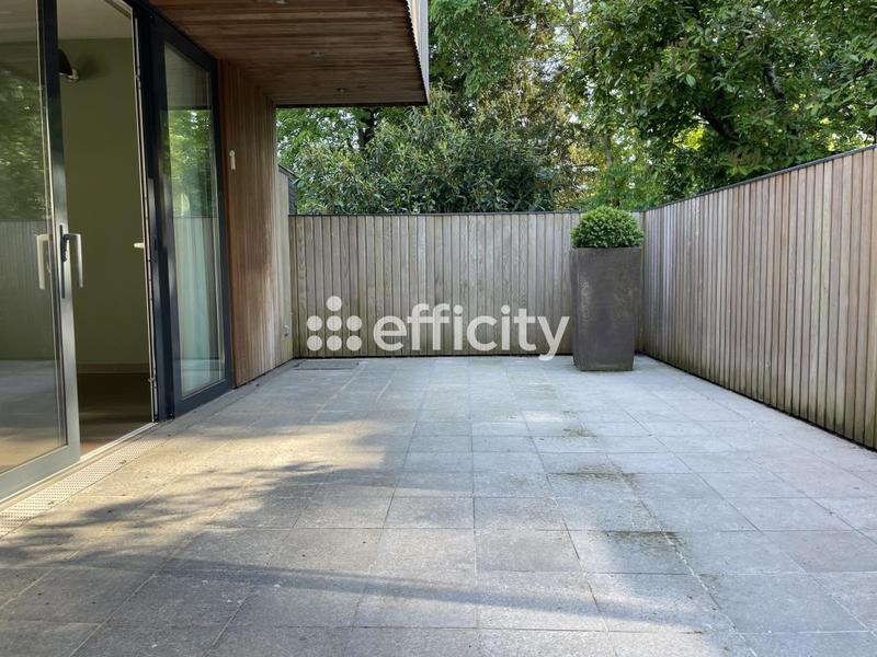 Maison - 392 m² - 10 pièces