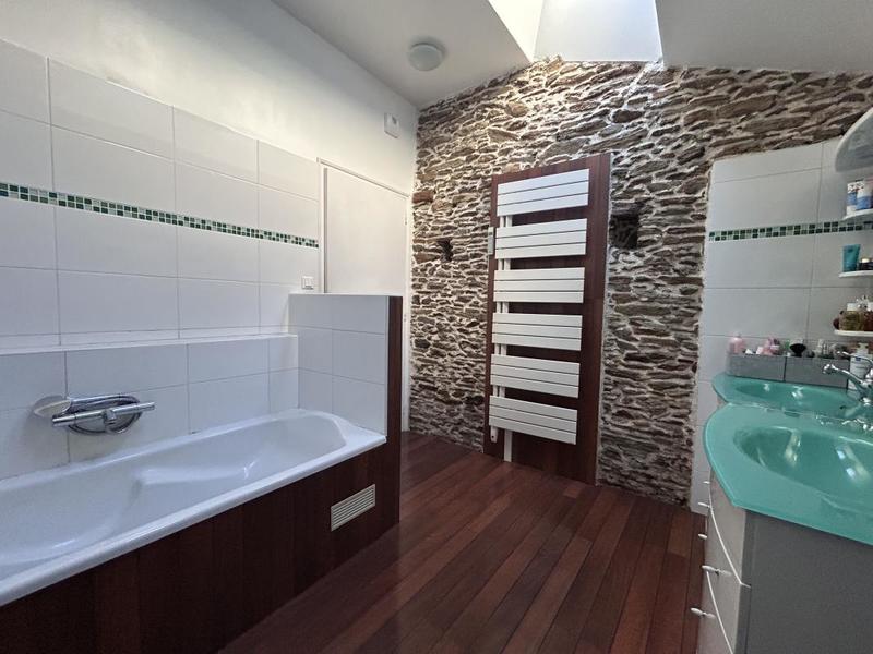 Maison - 243 m² - 8 pièces