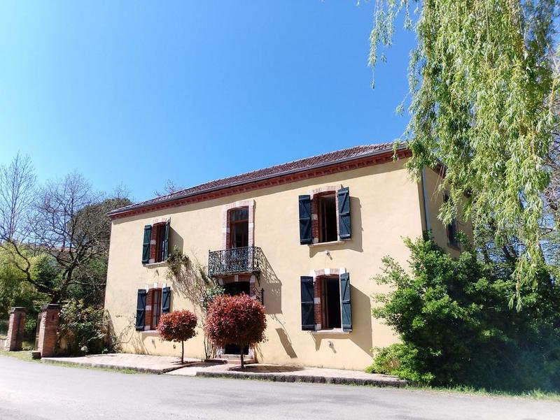 Maison ancienne - 280 m² - 8 pièces