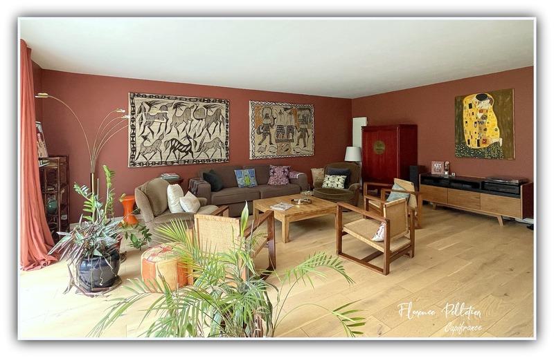 Maison - 213 m² - 8 pièces