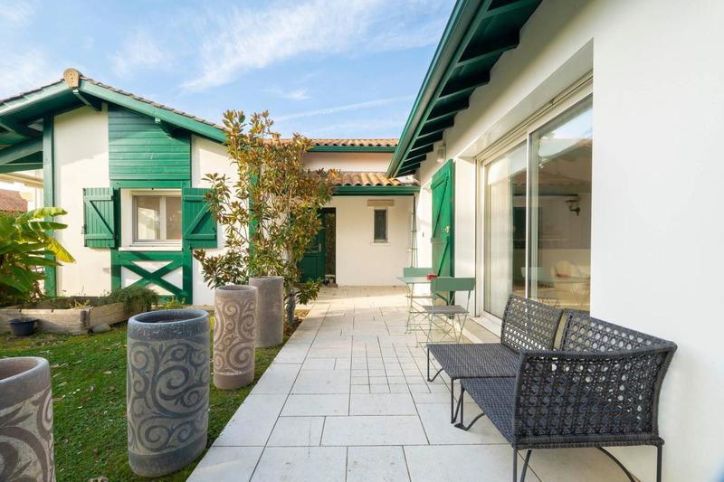 Maison - 240 m² - 6 pièces