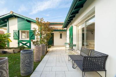 Maison - 240 m² - 6 pièces