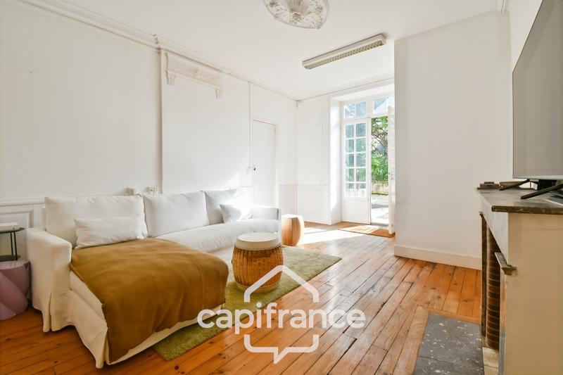 Maison - 325 m² - 12 pièces