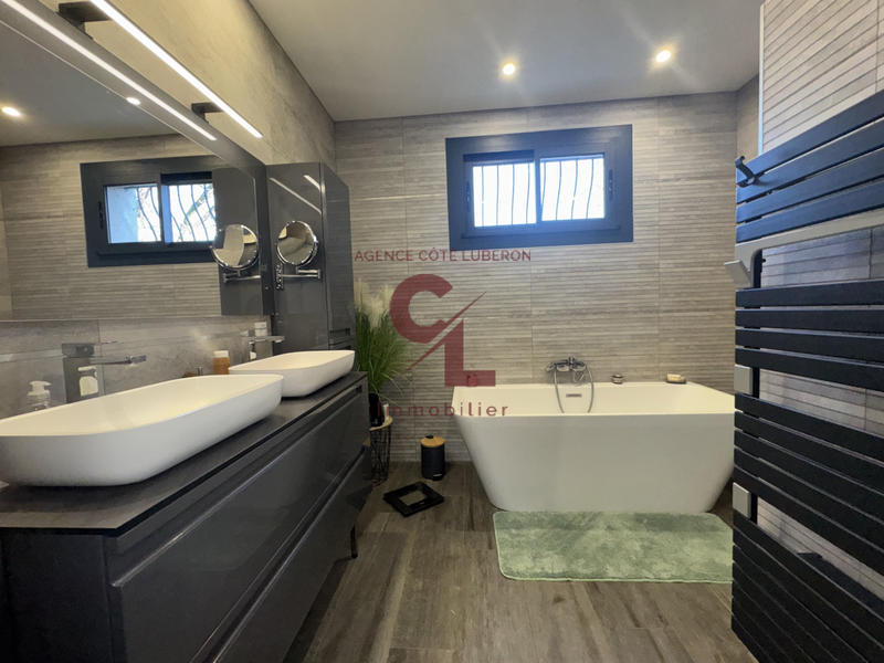 Maison - 328 m² - 9 pièces