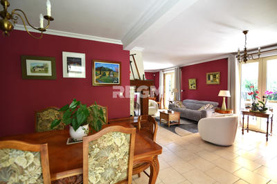 Maison - 435 m² - 6 pièces