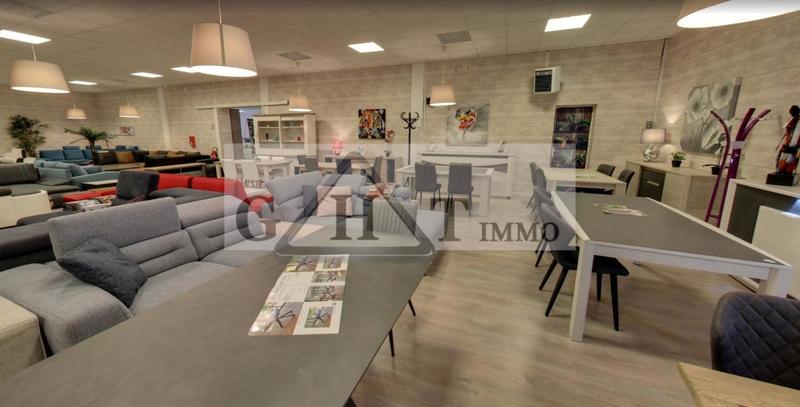 Entrepôt - 1 930 m²