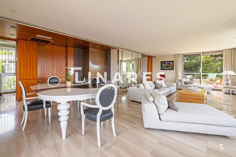 Maison - 313 m² - 9 pièces