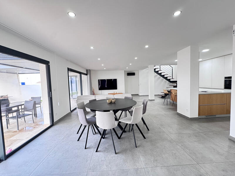 Maison - 183 m² - 6 pièces